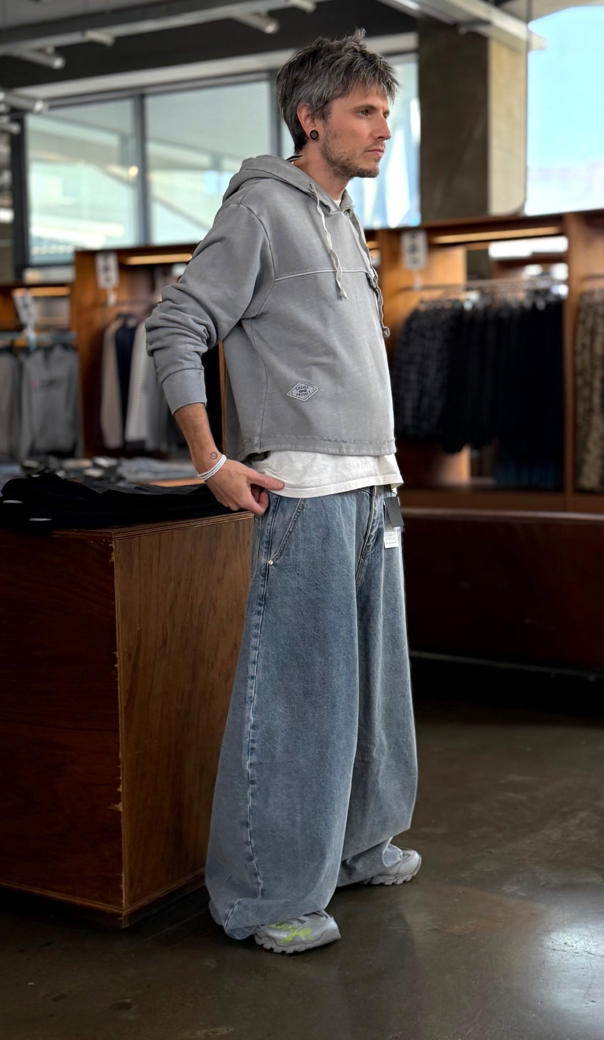 Super Wide-Leg Washed Baggy Jeans