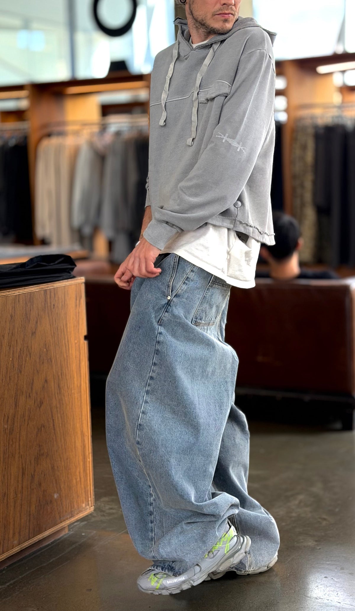 Super Wide-Leg Washed Baggy Jeans
