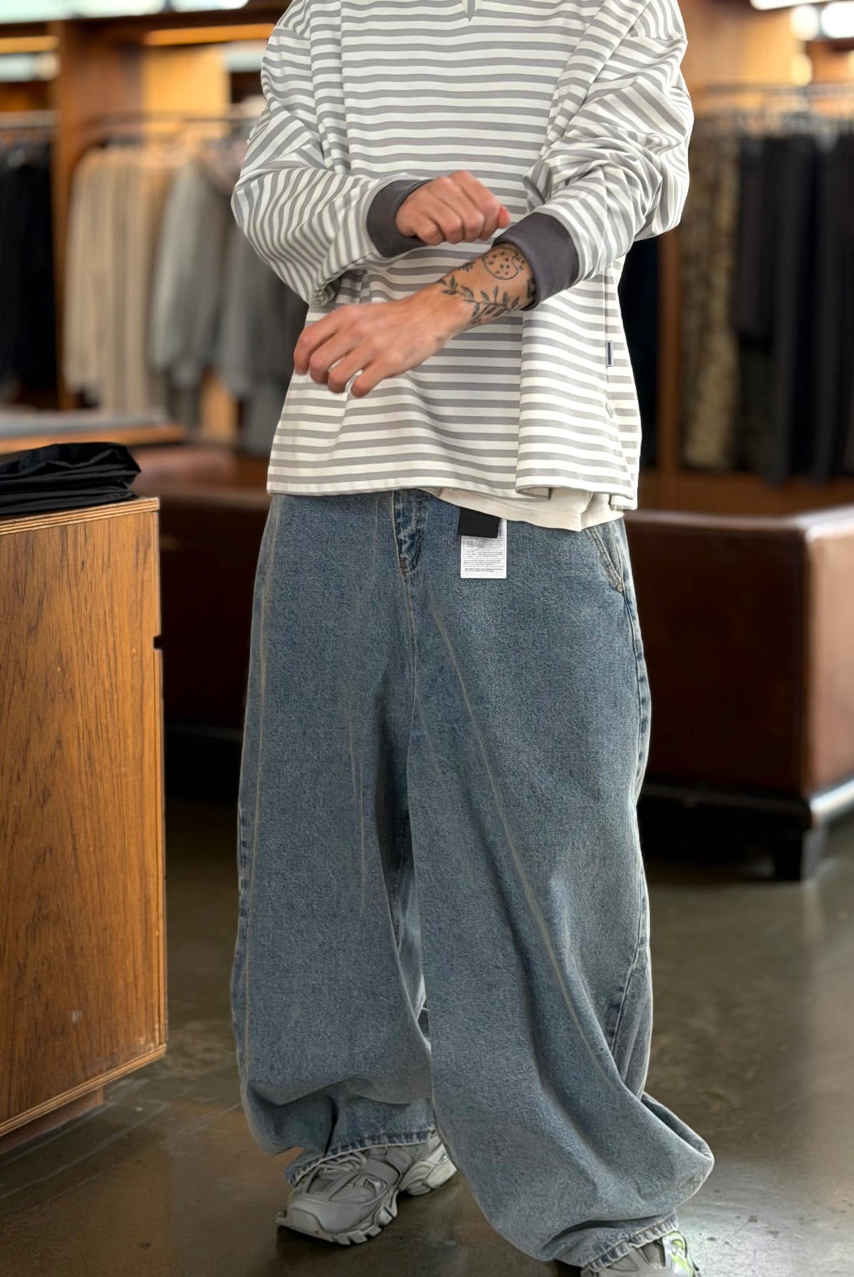 Super Wide-Leg Washed Baggy Jeans