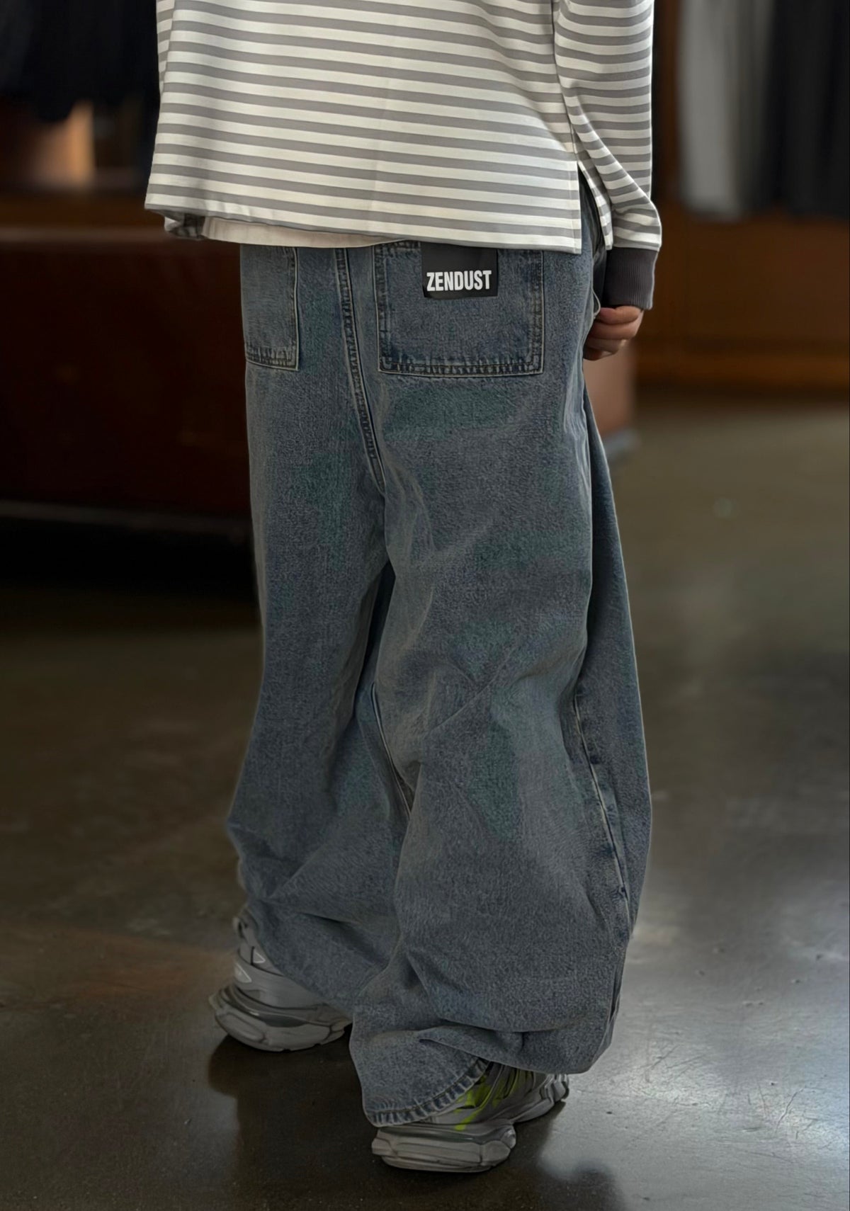 Super Wide-Leg Washed Baggy Jeans