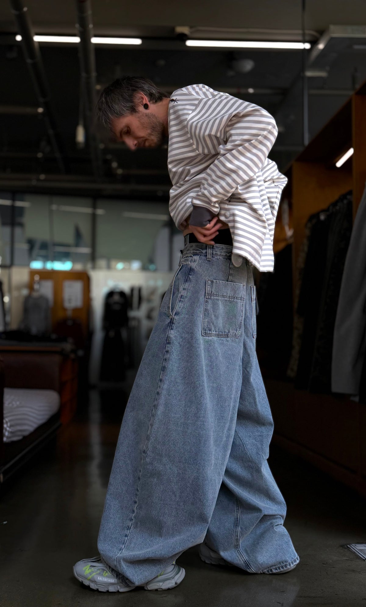 Super Wide-Leg Washed Baggy Jeans