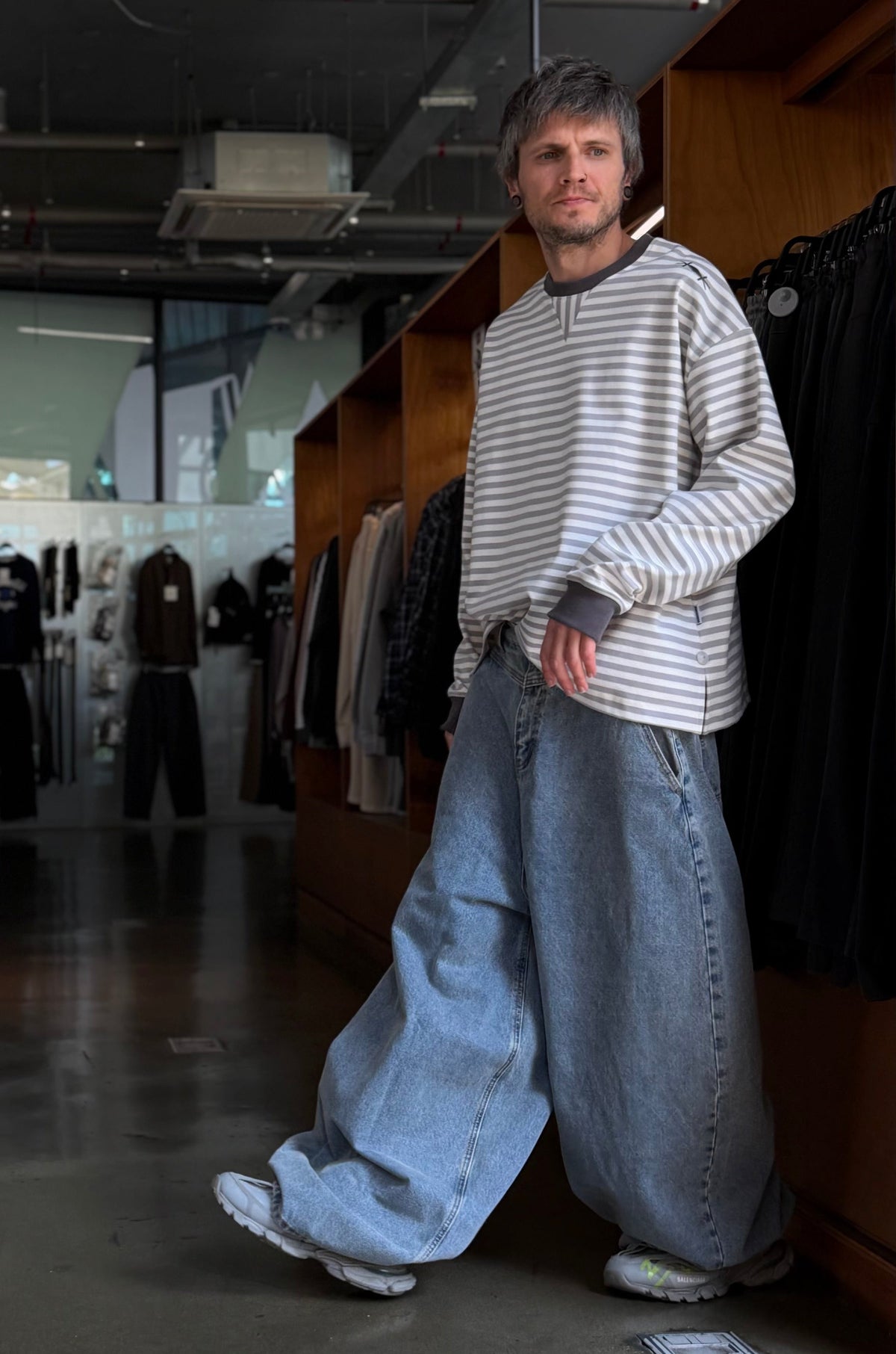 Super Wide-Leg Washed Baggy Jeans
