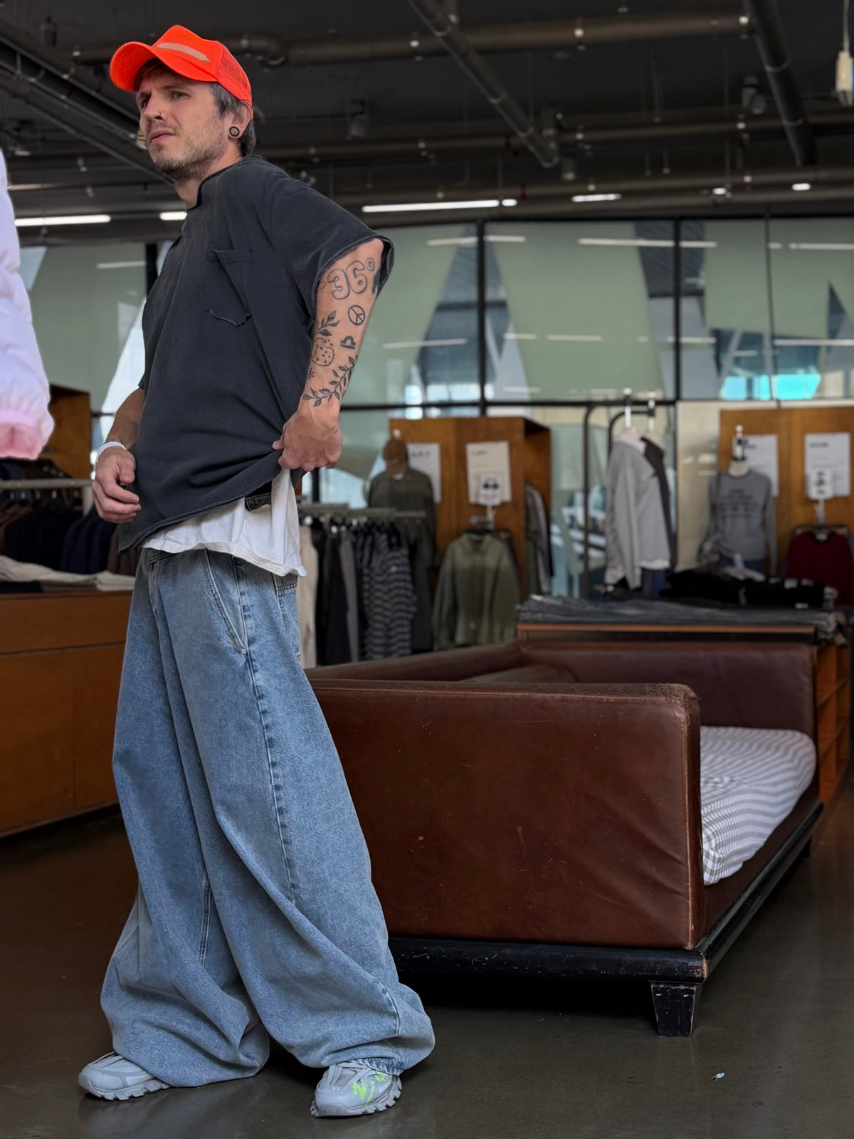 Super Wide-Leg Washed Baggy Jeans