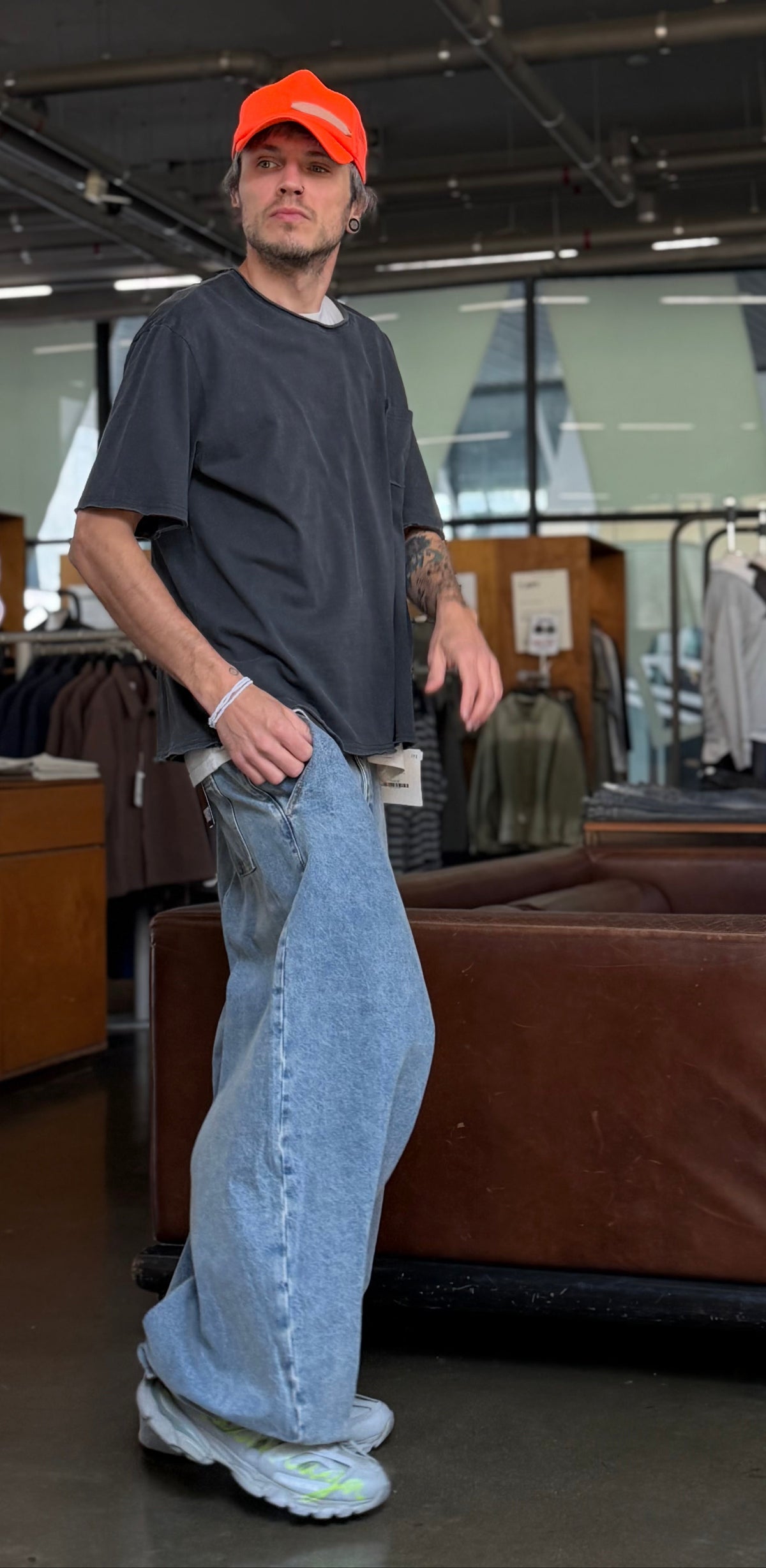 Super Wide-Leg Washed Baggy Jeans