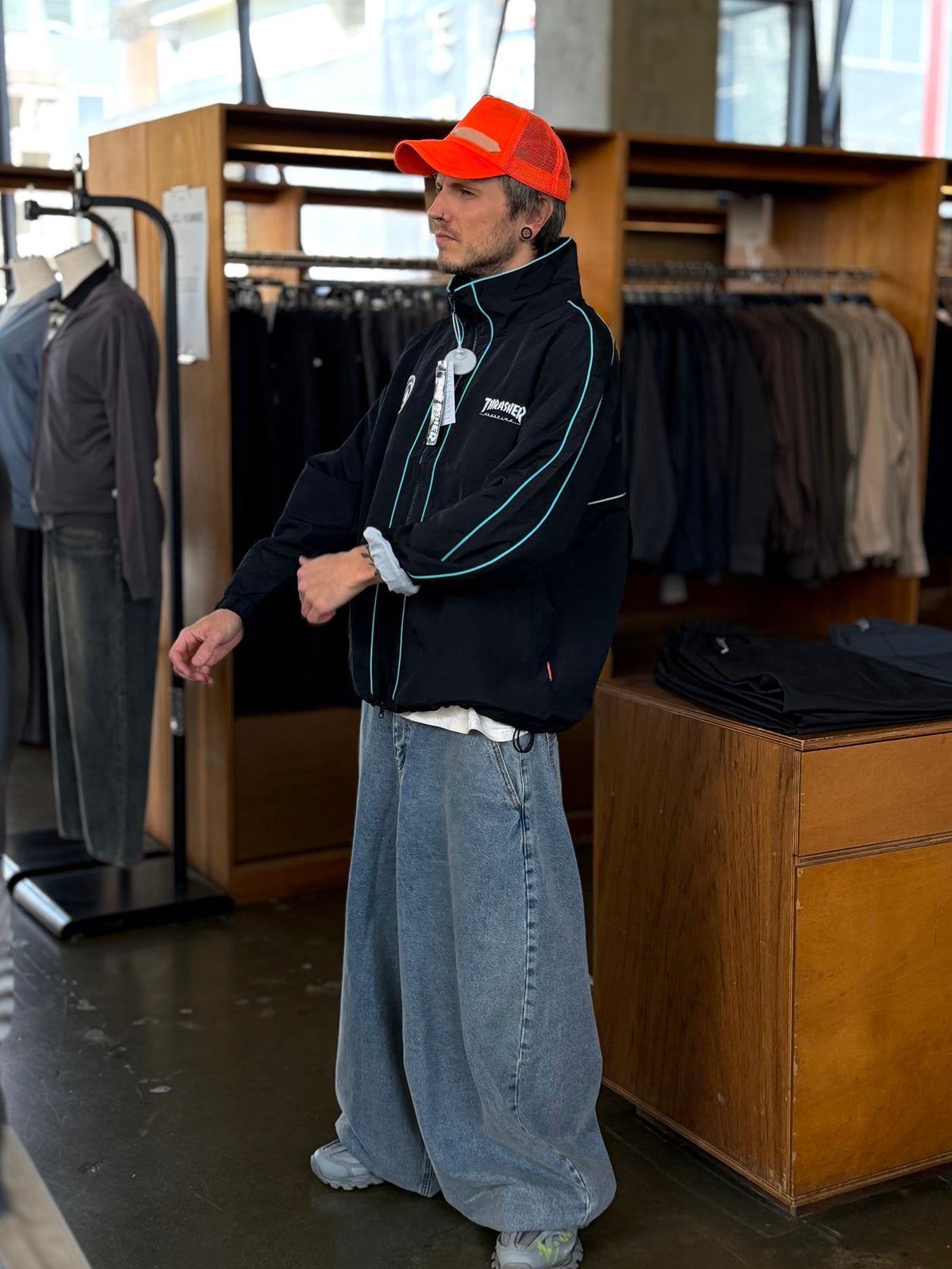 Super Wide-Leg Washed Baggy Jeans