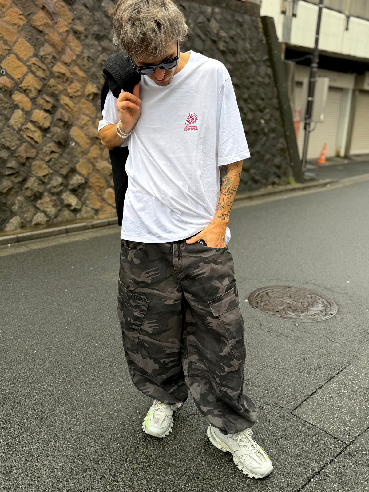 Dark Camo Wide-Leg Cargo Pants