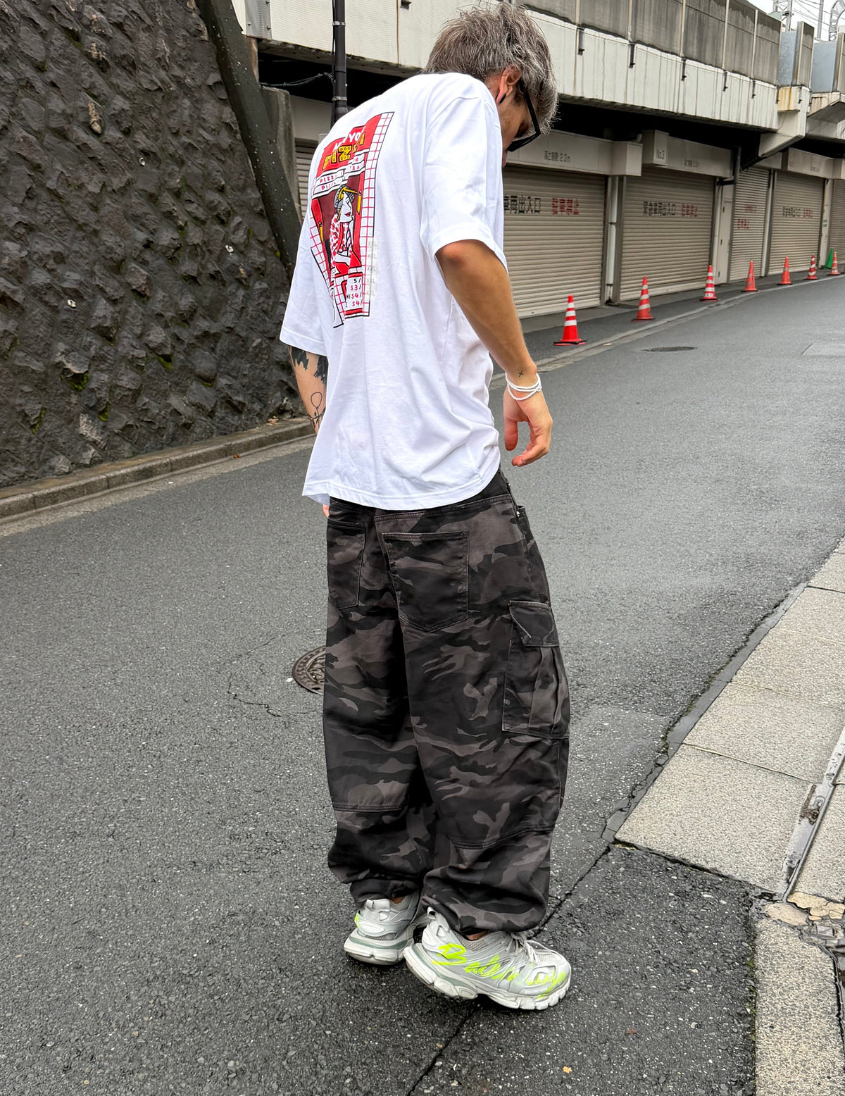 Dark Camo Wide-Leg Cargo Pants