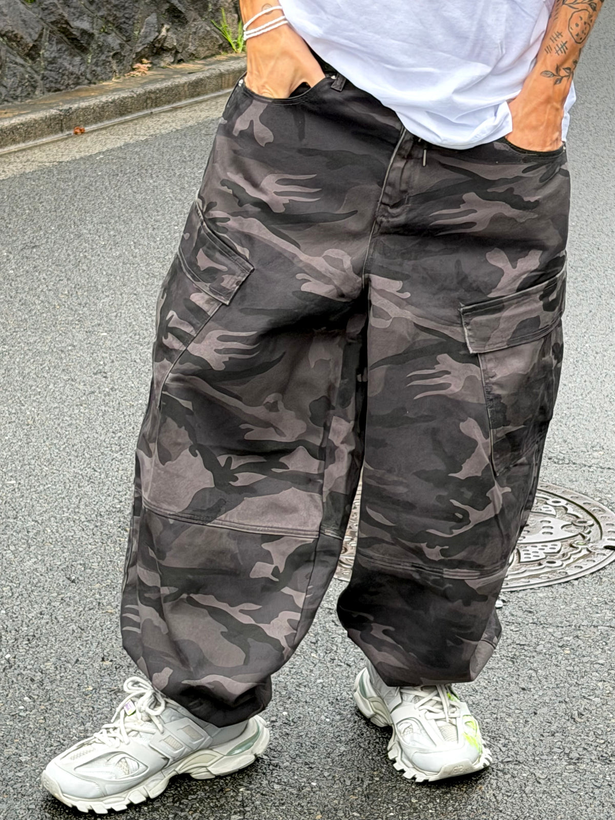 Dark Camo Wide-Leg Cargo Pants