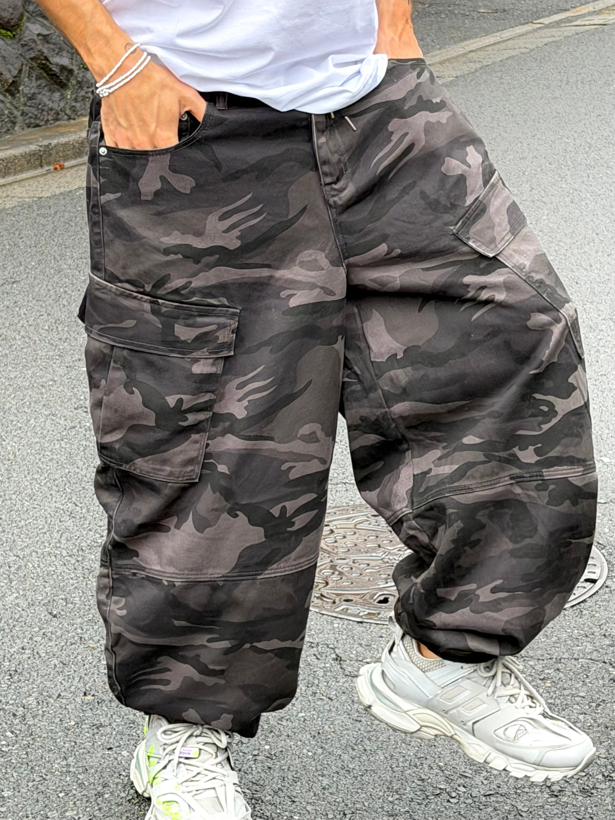 Dark Camo Wide-Leg Cargo Pants