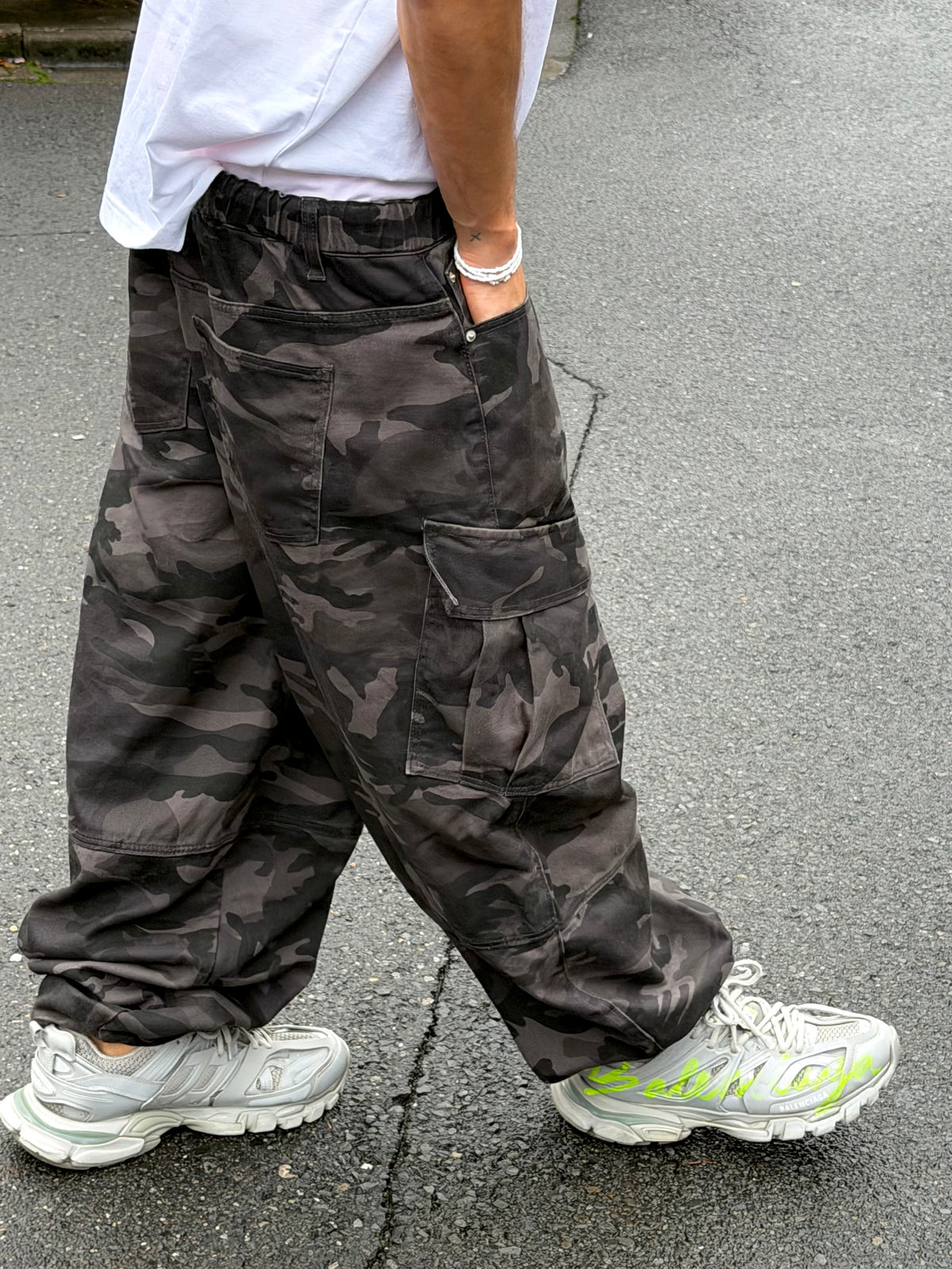 Dark Camo Wide-Leg Cargo Pants