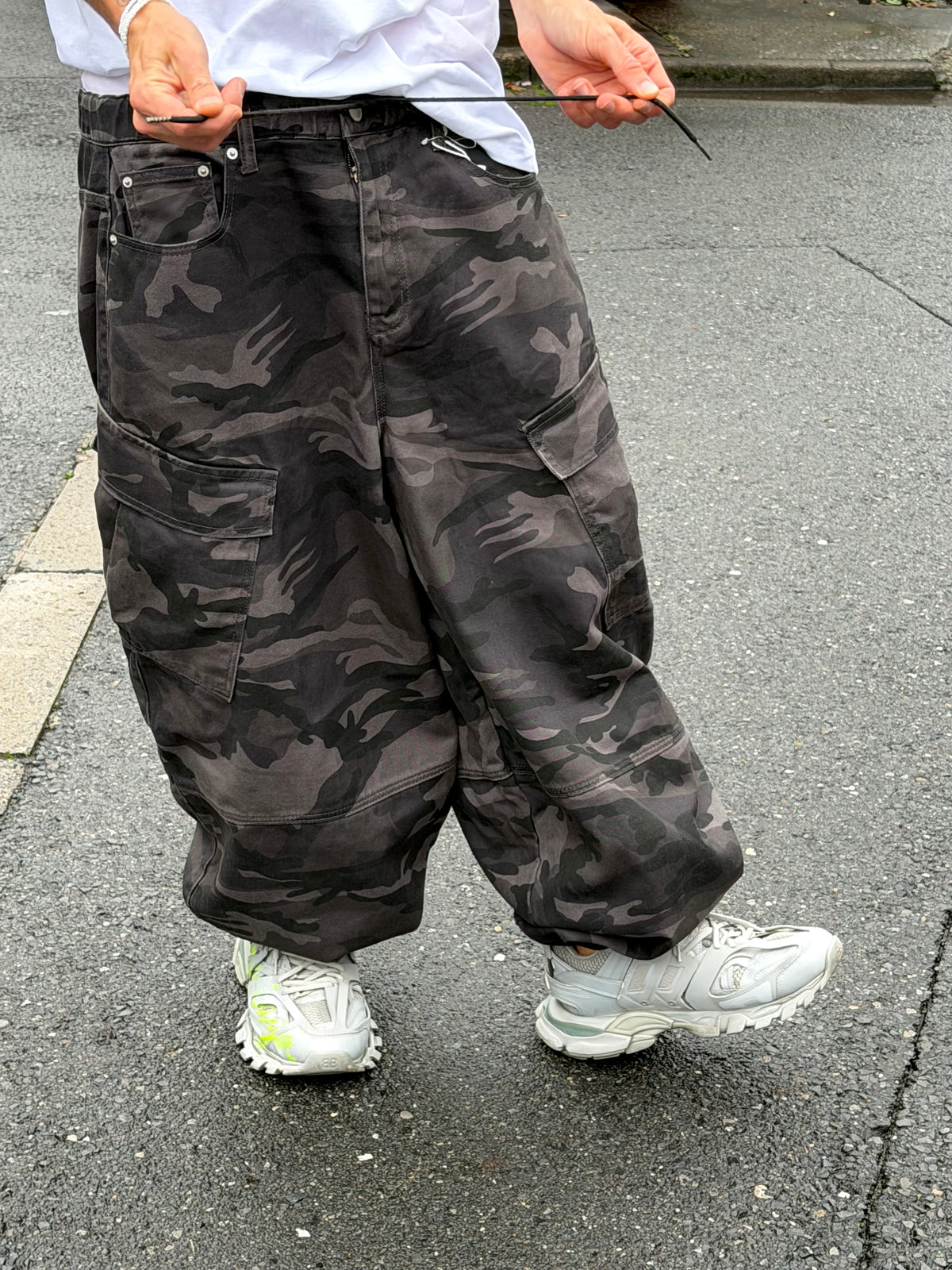 Dark Camo Wide-Leg Cargo Pants