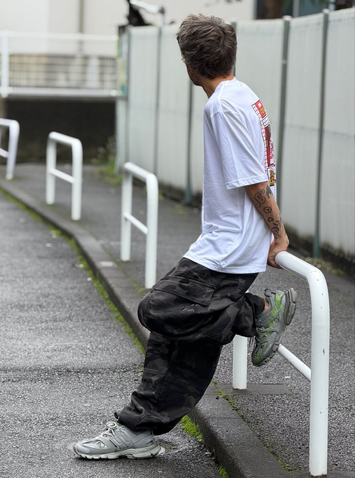Dark Camo Wide-Leg Cargo Pants