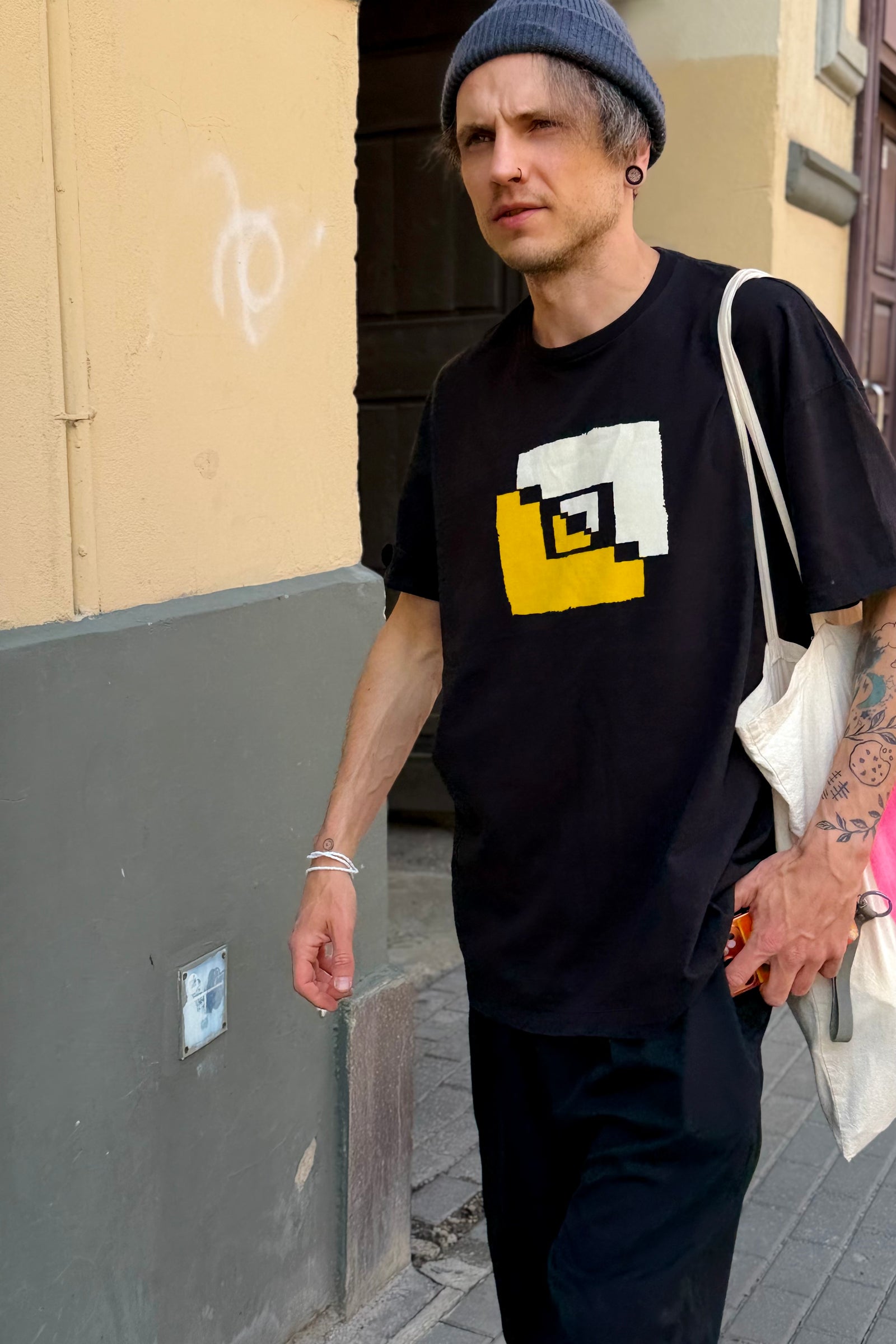 Geometric Pixel Square Graphic T-Shirt